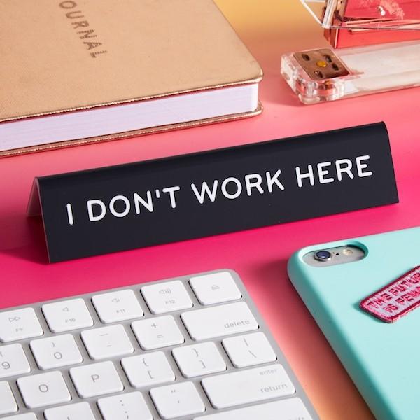 Desk Sign: I Don't Work Here - Image 2