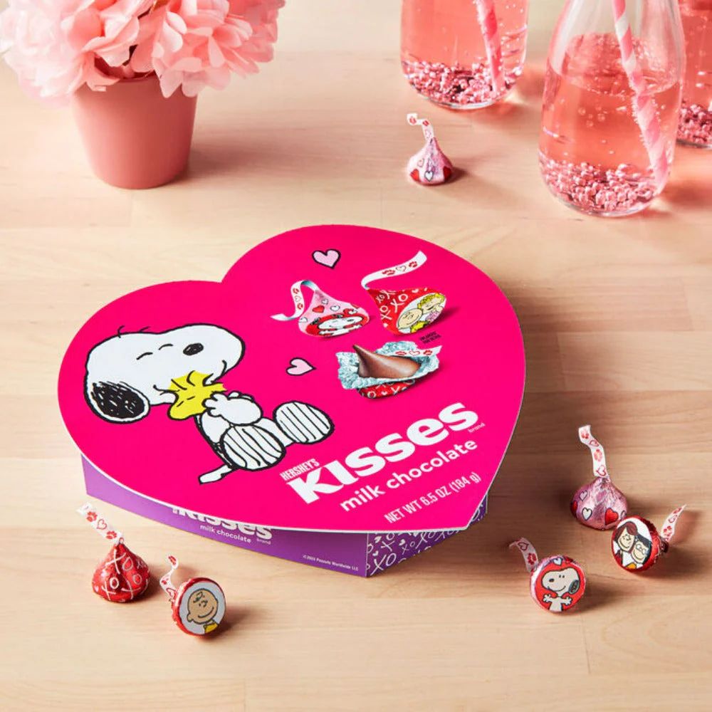 Snoopy Heart Box of Hershey Kisses - Image 3
