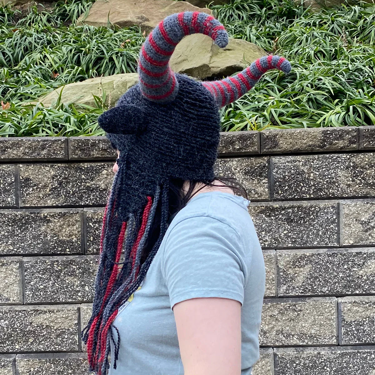 The Wild Thing Hat Black and Red - Image 2