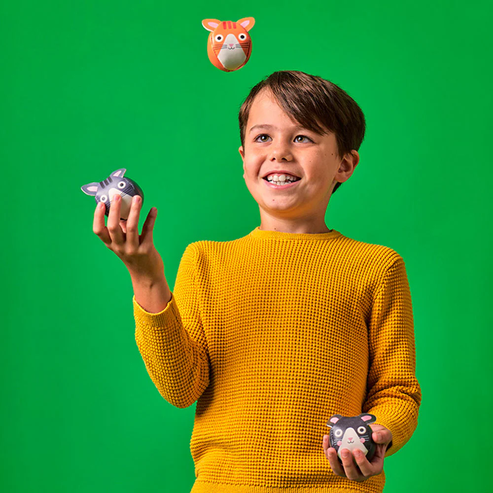 Three Little Cats Juggling Balls - Image 2