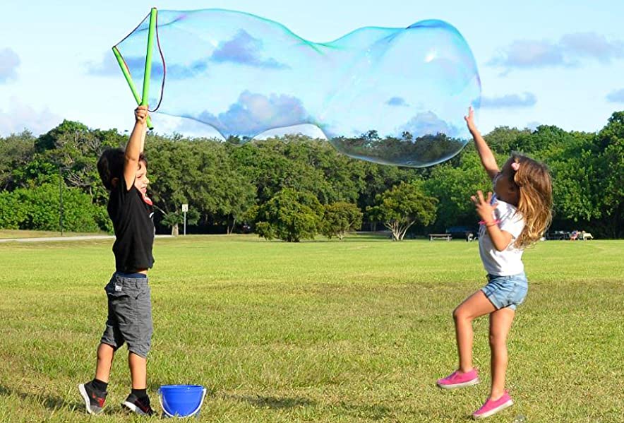 WOWmazing Giant Bubble Kit: Big Bubble Wands & Concentrate! - Image 3